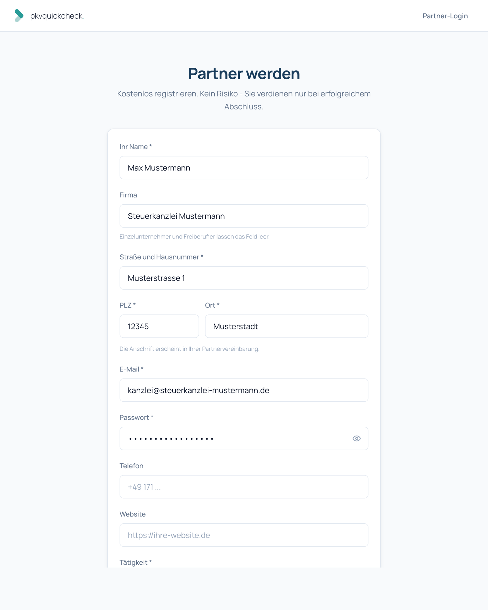 Registrierungsformular mit Beispieldaten: Name, Firma, Anschrift, E-Mail, Tätigkeit und steuerlicher Status